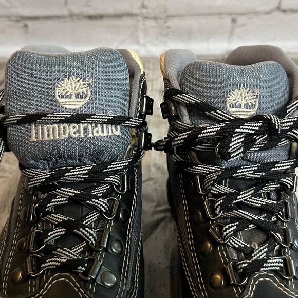 D10 Timberland Woman’s Gray & Black Leather Ankle Boots, Size 7.5, Pre-owned - Picture 2 of 8